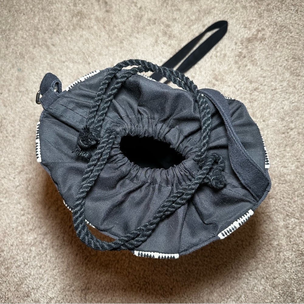 GUC Free People Black & White Embroidered Boho Bucket Crossbody Bag - Picture 2 of 4
